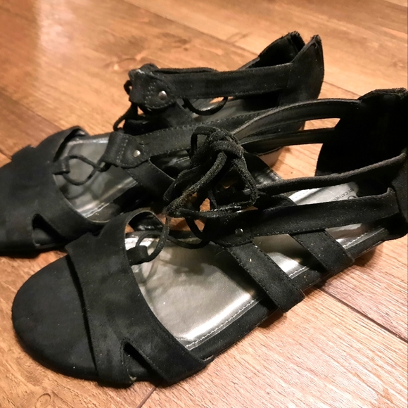 Good soles by Catherines gladator sandels black zip up back size 10w fit like 12 - Picture 1 of 3